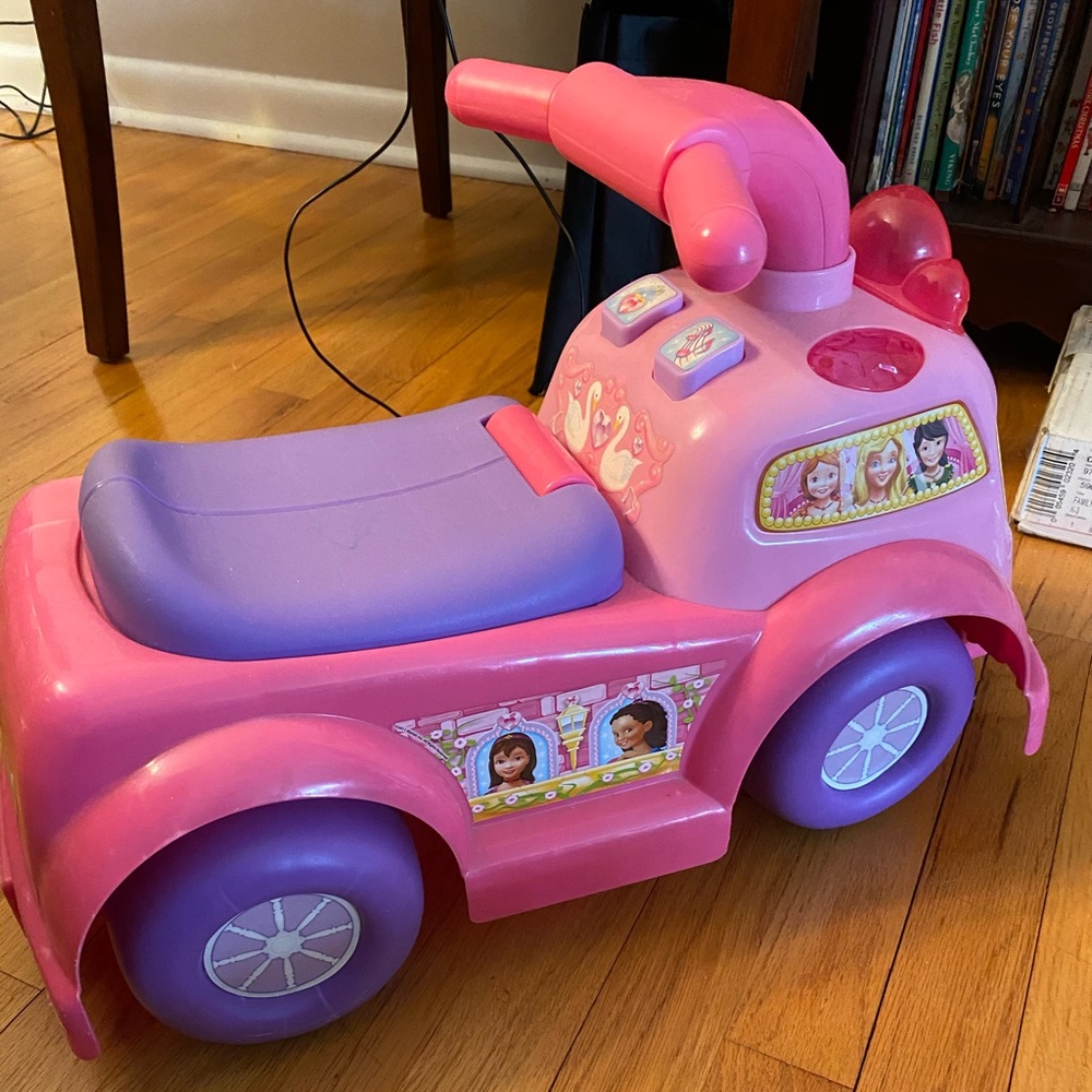 Fisher Price Princess Ride on!!!! - Picture 3 of 4